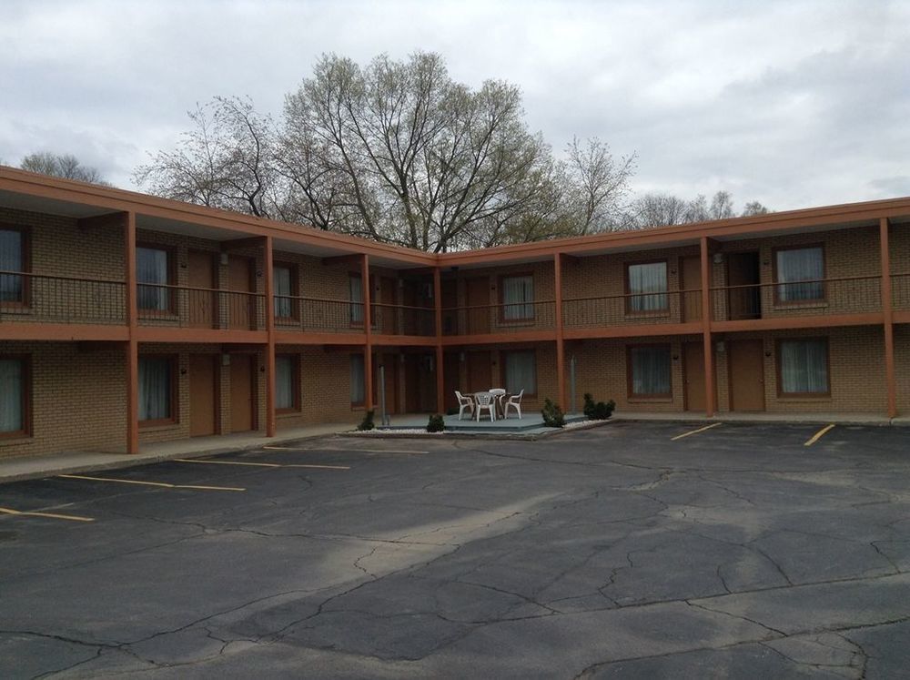 Village Inn Motel - Berrien Springs Ngoại thất bức ảnh