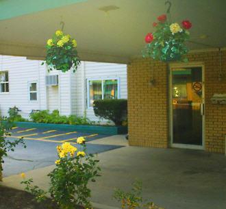 Village Inn Motel - Berrien Springs Ngoại thất bức ảnh